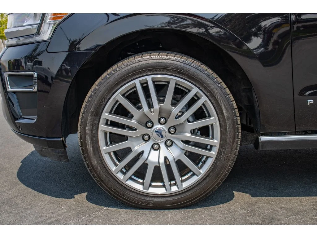 Used 2023 Agate Black Metallic Ford Platinum image 5