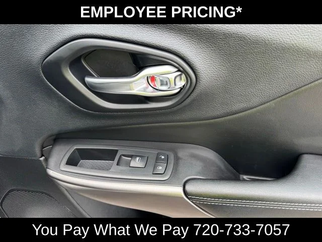 Used 2019 Silver Jeep Latitude image 24