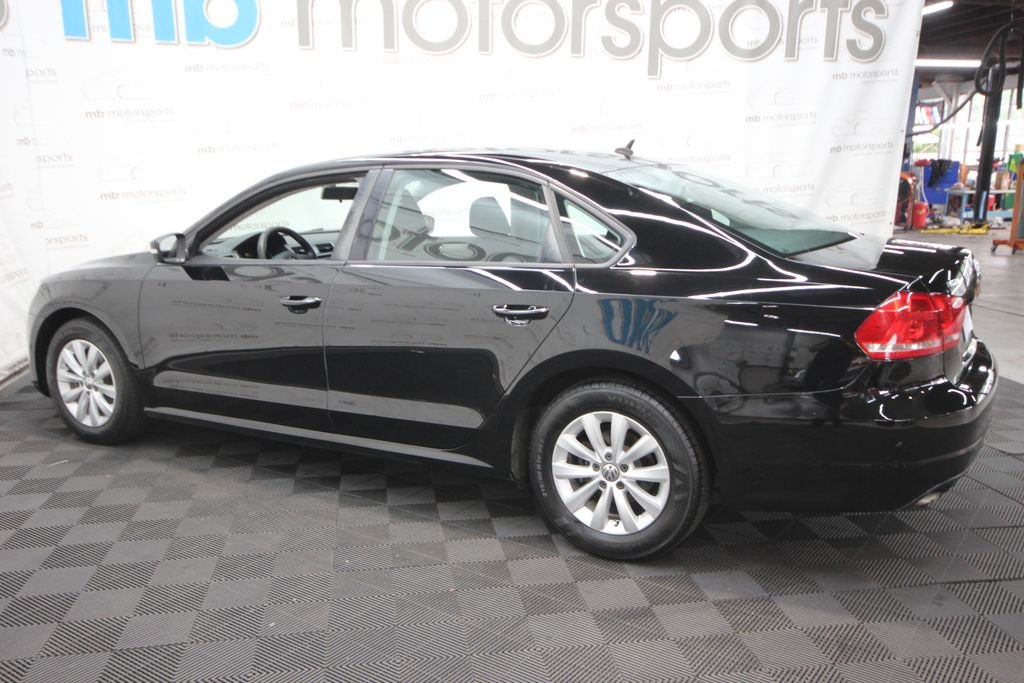 Used 2013 Black Volkswagen 2.5 S image 3