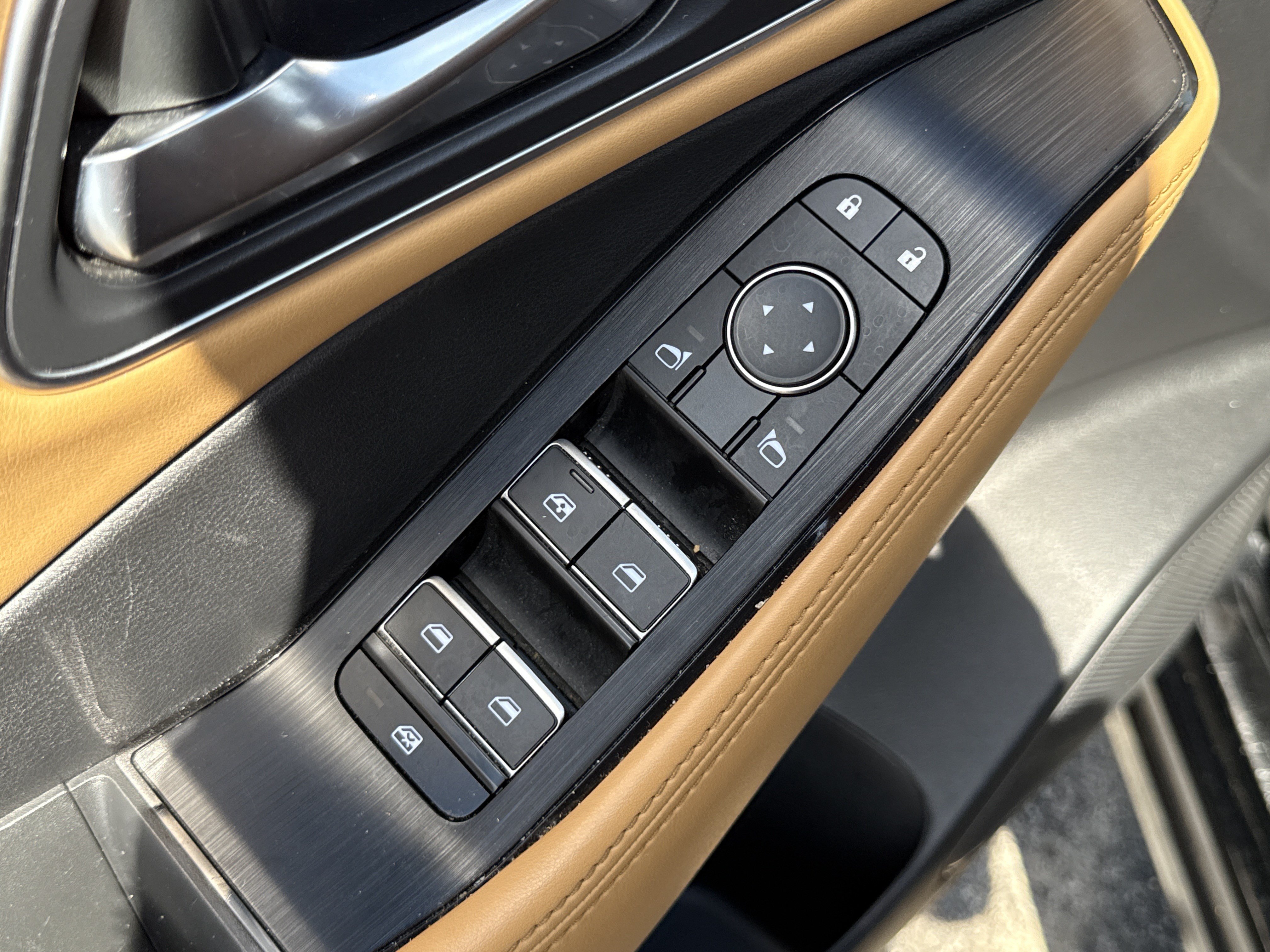 Used 2023 Super Black Nissan Platinum image 18