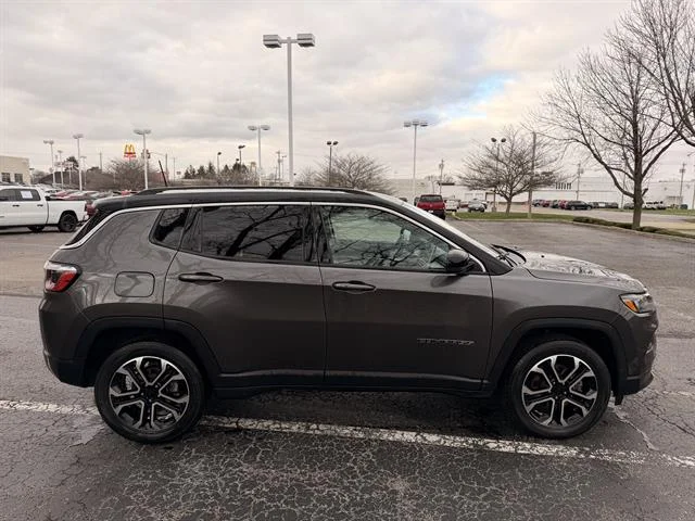 Used 2022 GRAY Jeep Limited image 2