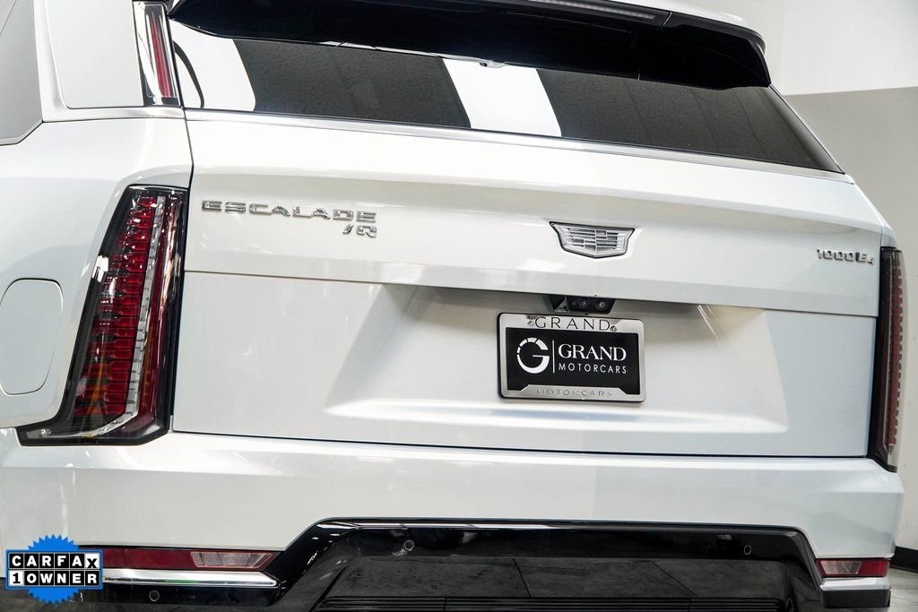 Used 2025 Silver Cadillac Luxury 2 image 13