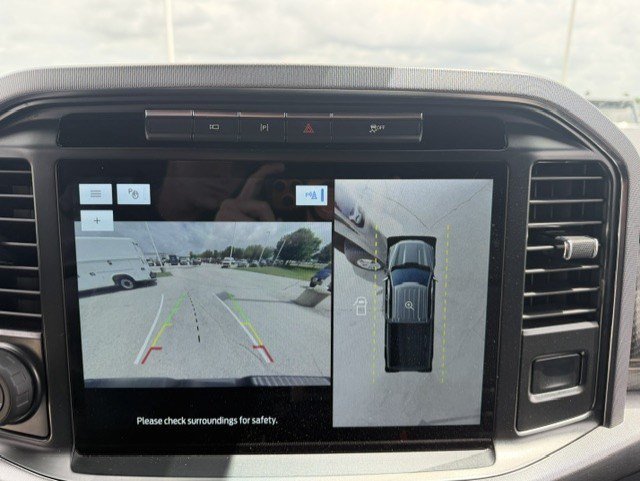 Used 2022 Black Metallic Ford Platinum image 24