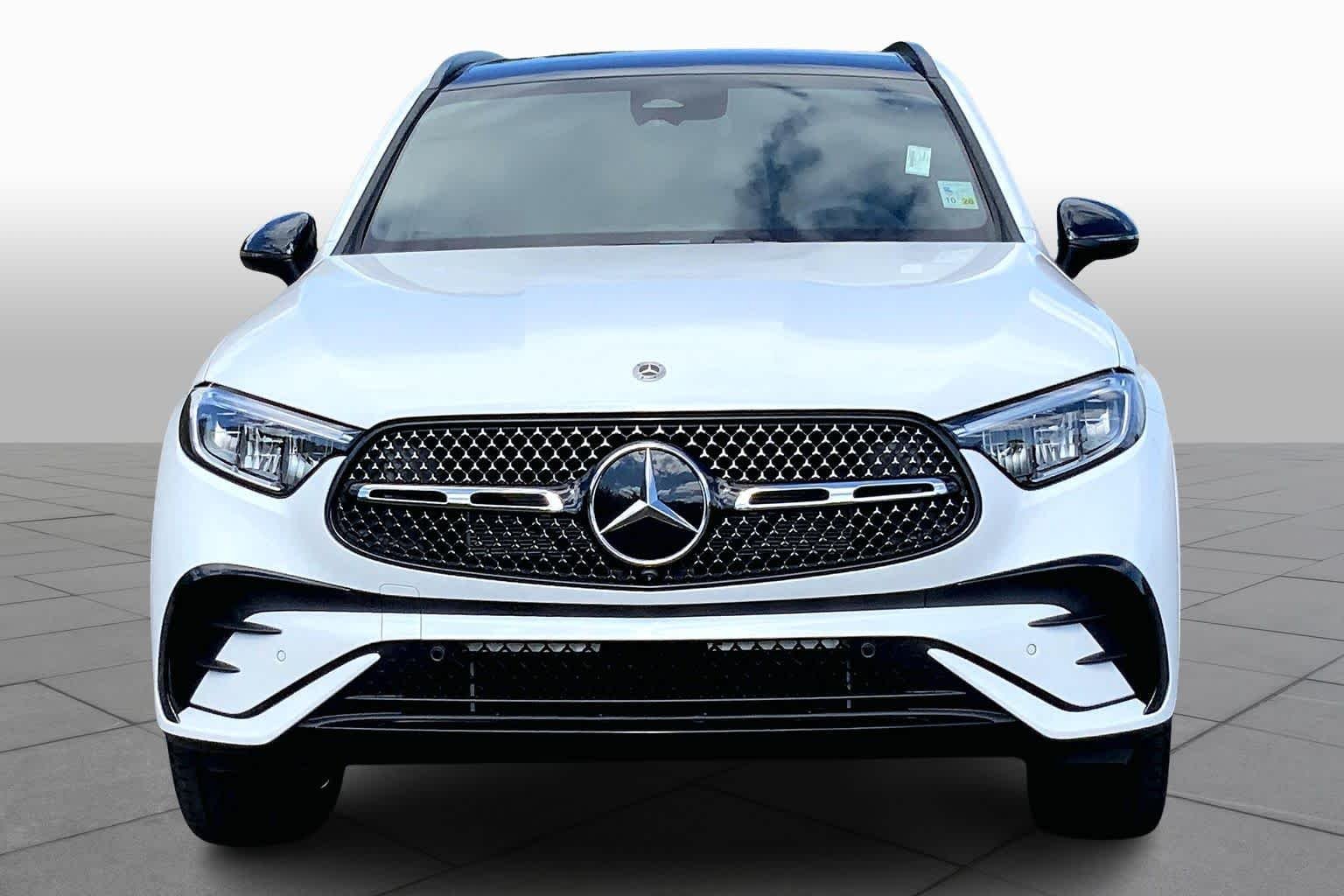 New 2026 MANUFAKTUR Moonlight White Metallic Mercedes-Benz GLC 300 image 3