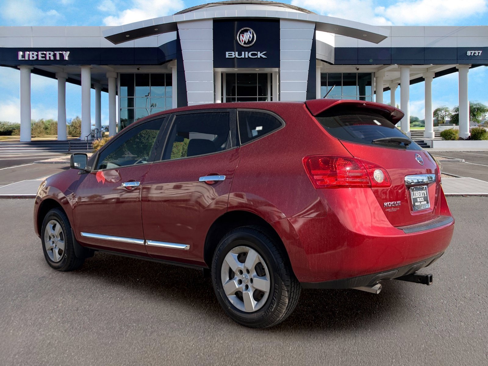 Used 2013 Red Nissan S image 8