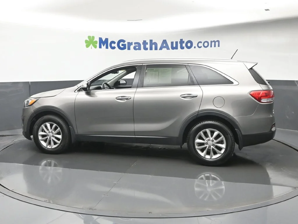Used 2016 Silver Kia LX image 23