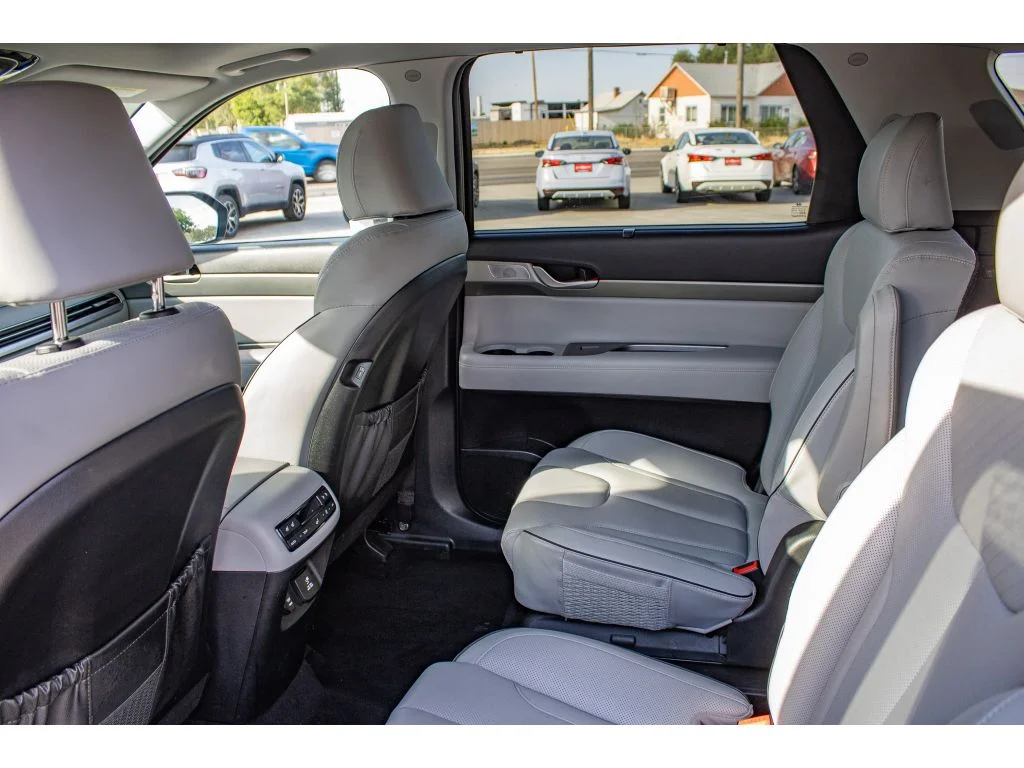 Used 2024 Sierra Burgundy Hyundai SEL 7P image 19