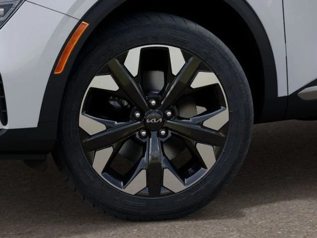 New 2025 White Kia X-Line Prestige image 9