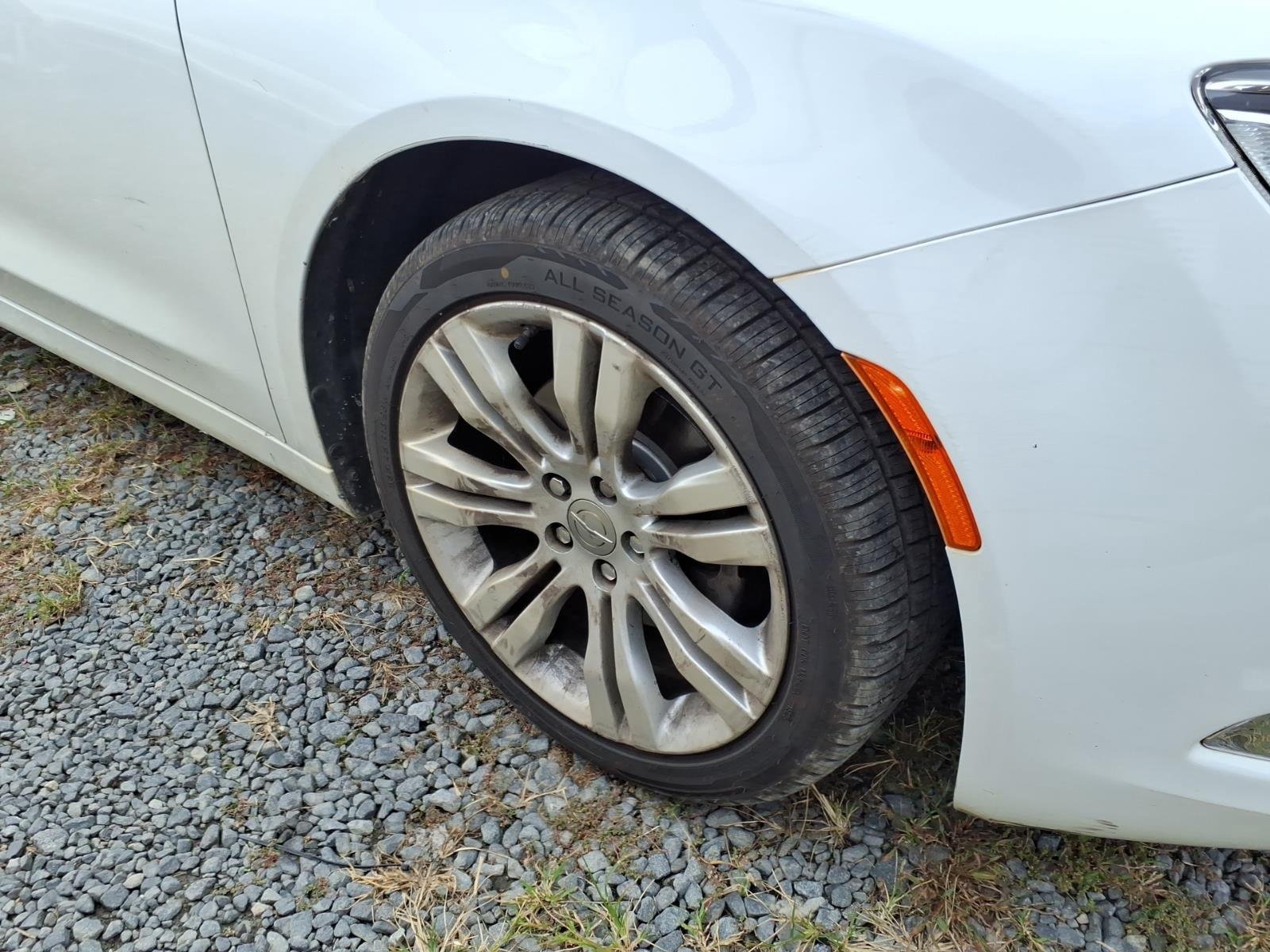 Used 2015 Bright White Clearcoat Chrysler Limited image 7