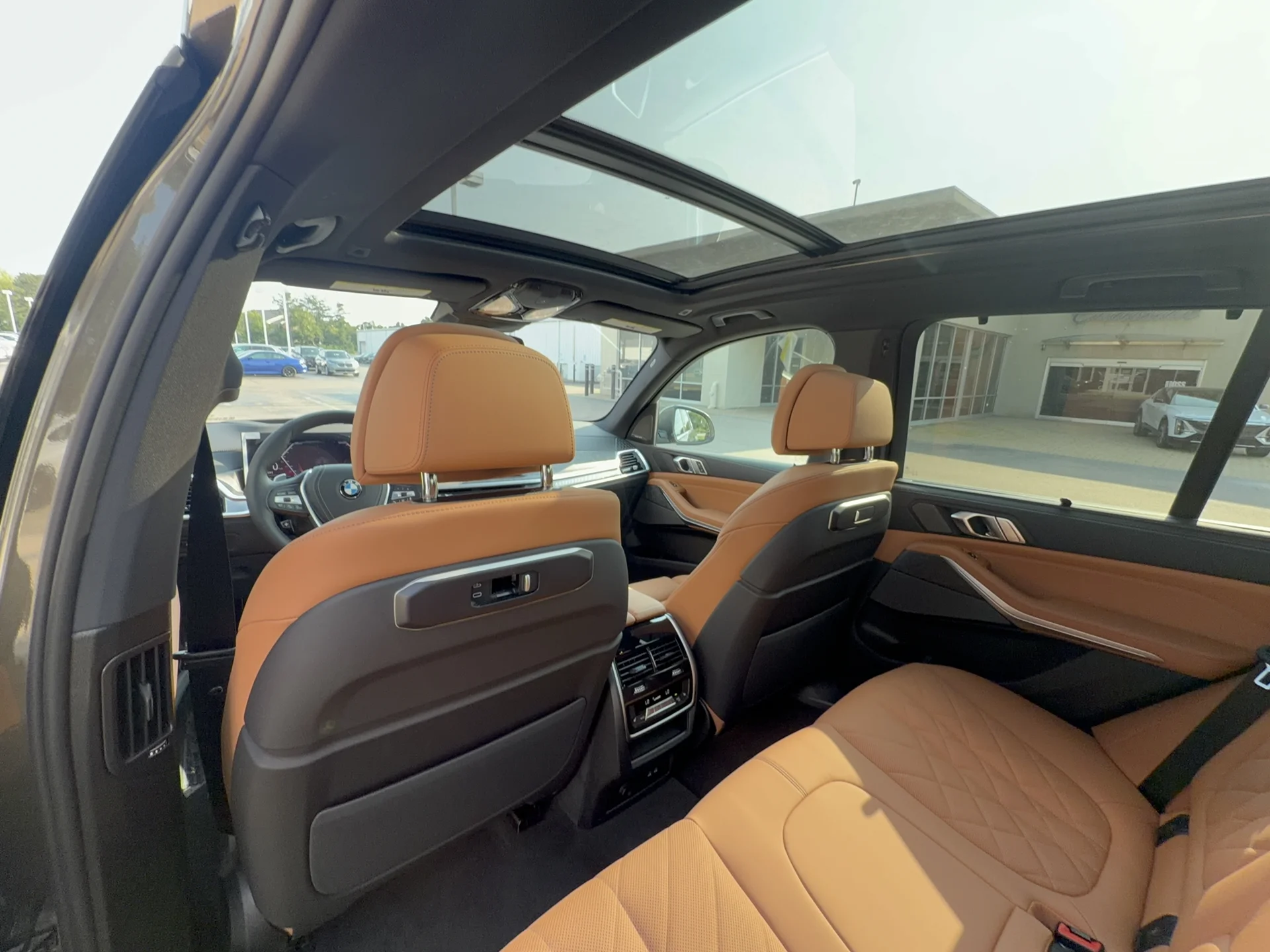 New 2026 Manhattan Green Metallic BMW xDrive40i image 30