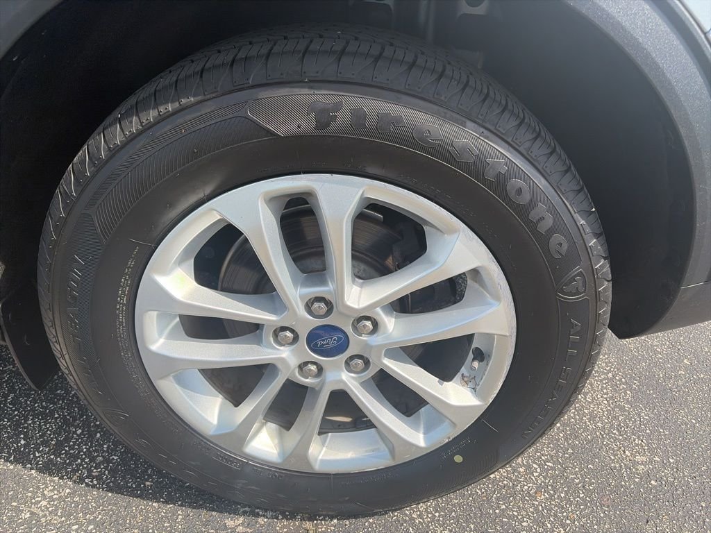 Used 2022 Silver Ford SE image 32