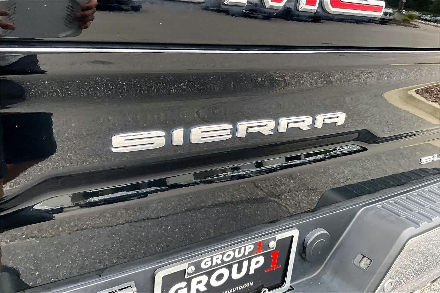 Used 2025 Onyx Black GMC SLT image 31