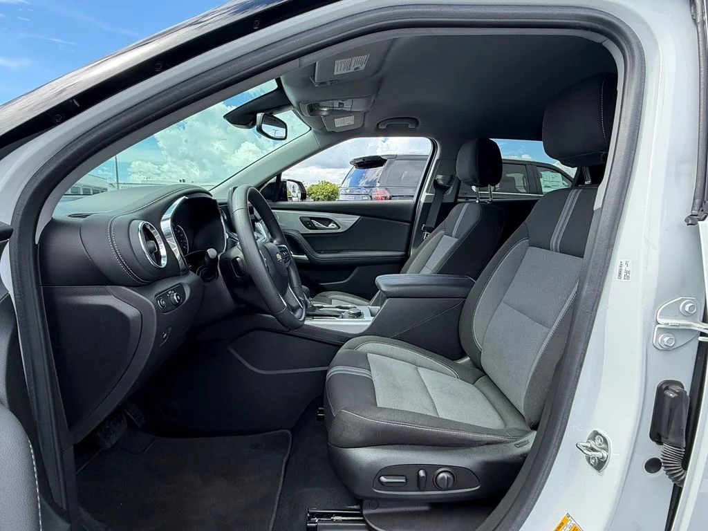 Used 2023 White Chevrolet LT image 9