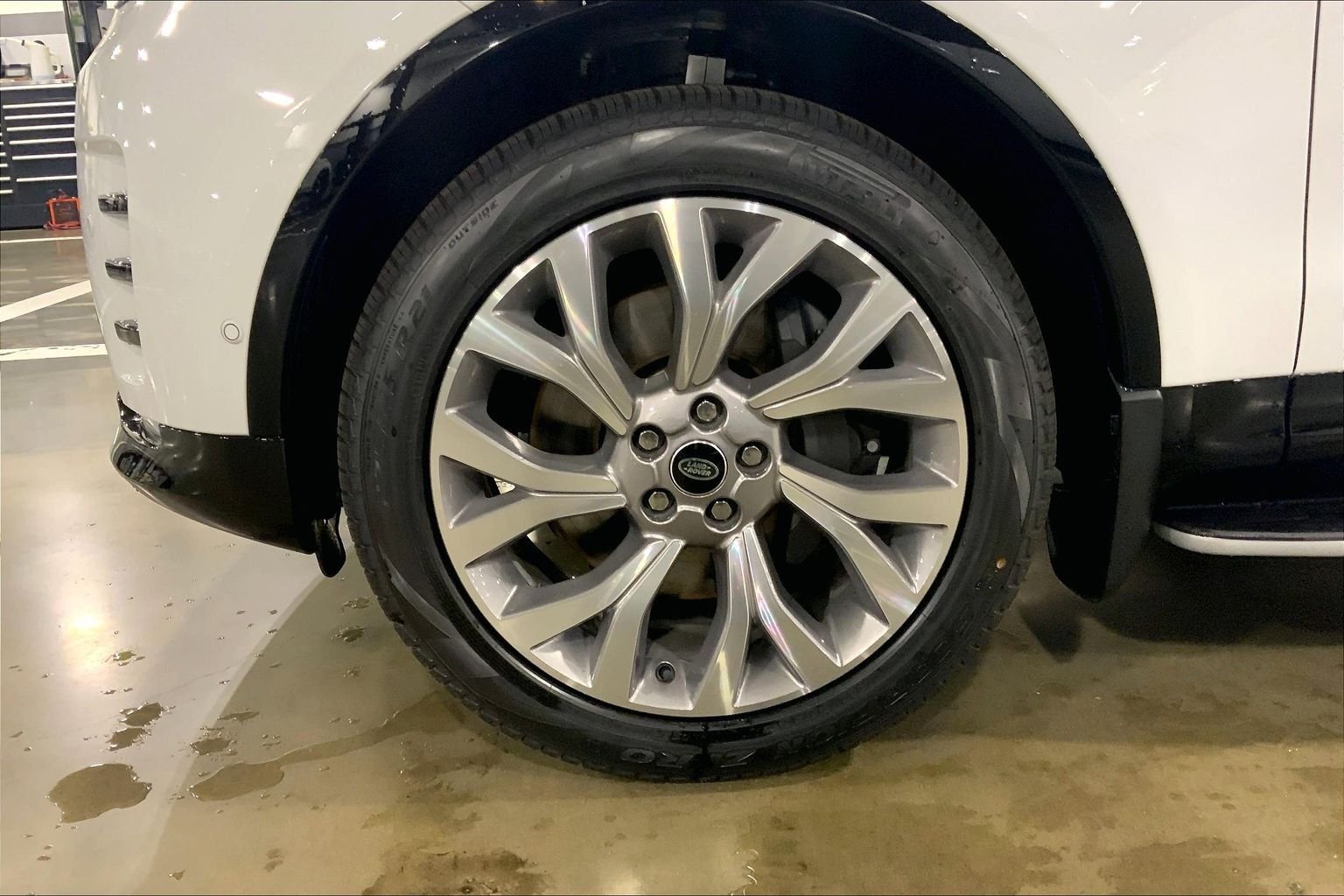 New 2026 Fuji White Land Rover Gemini Edition image 11