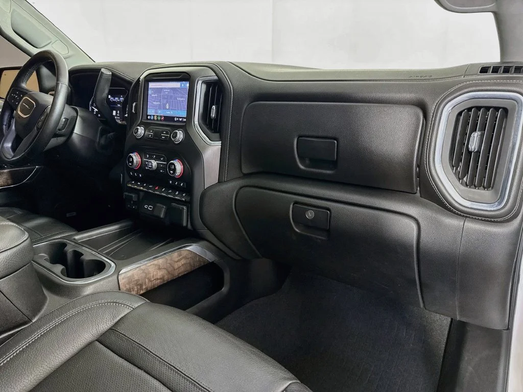 Used 2021 White GMC Denali image 37
