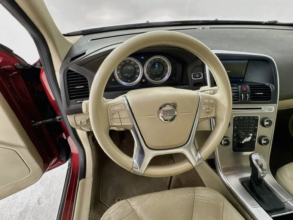 Used 2013 Red Volvo 3.2 image 12