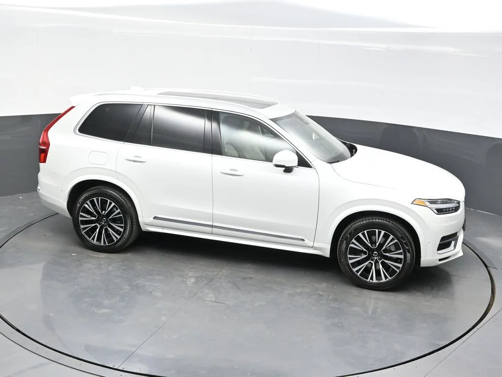Certified Used 2025 Crystal White Volvo Plus image 38