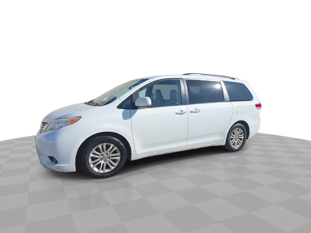 Used 2012 White Toyota XLE image 4
