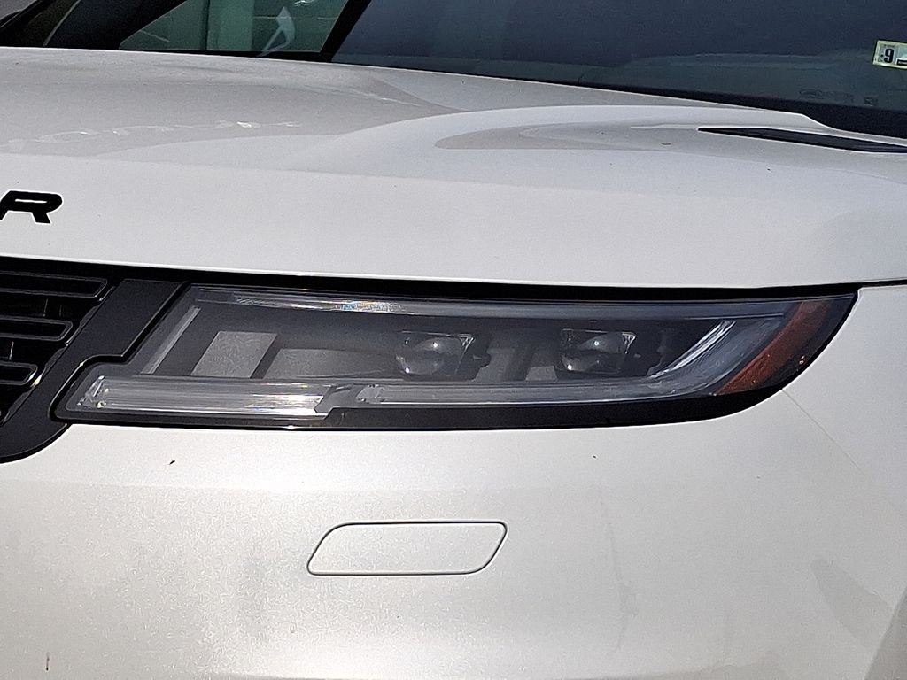 Certified Used 2025 Ostuni Pearl White Premium Metallic Land Rover Dynamic SE image 6