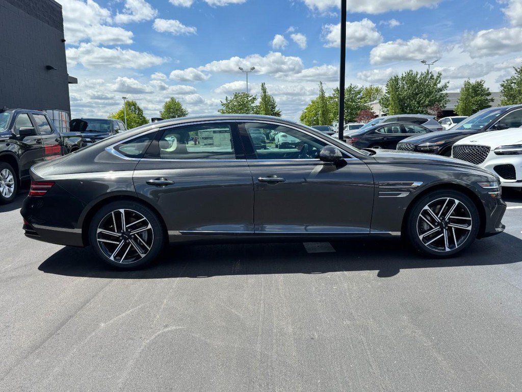 Used 2026 Makalu Gray Genesis 2.5T Advanced image 2