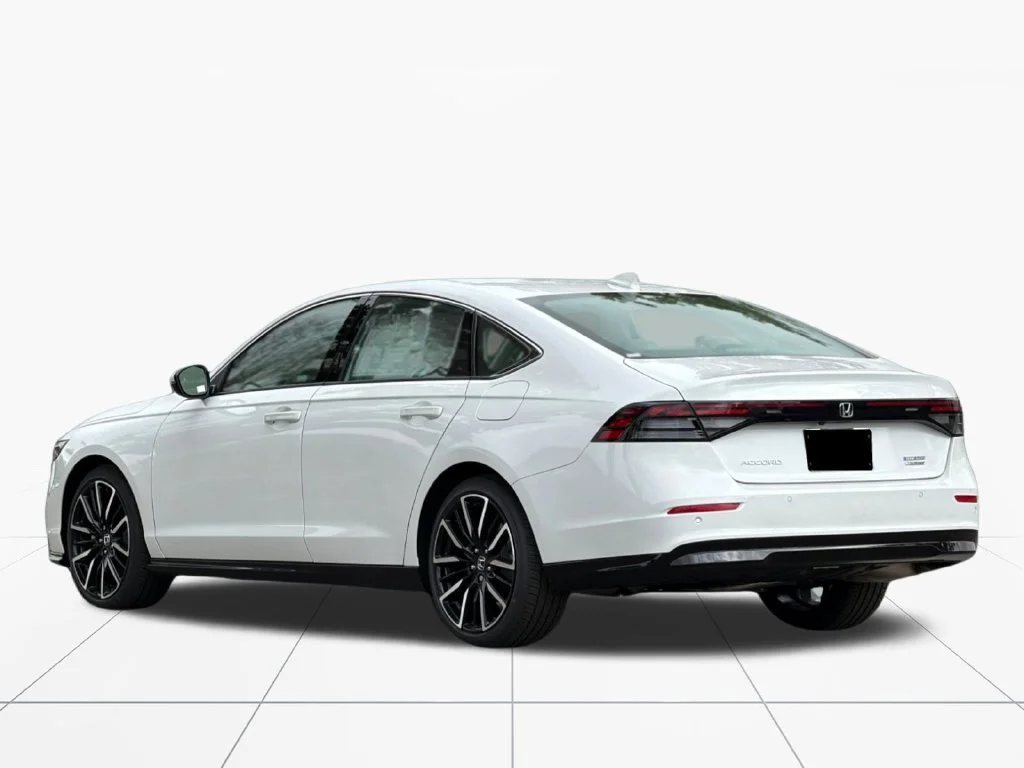 New 2026 Platinum White Pearl Honda Touring image 6