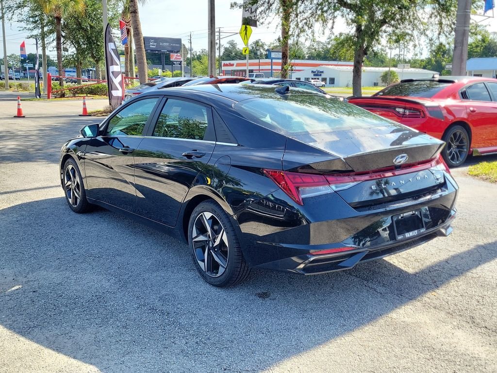 Used 2021 Black Hyundai Limited image 4
