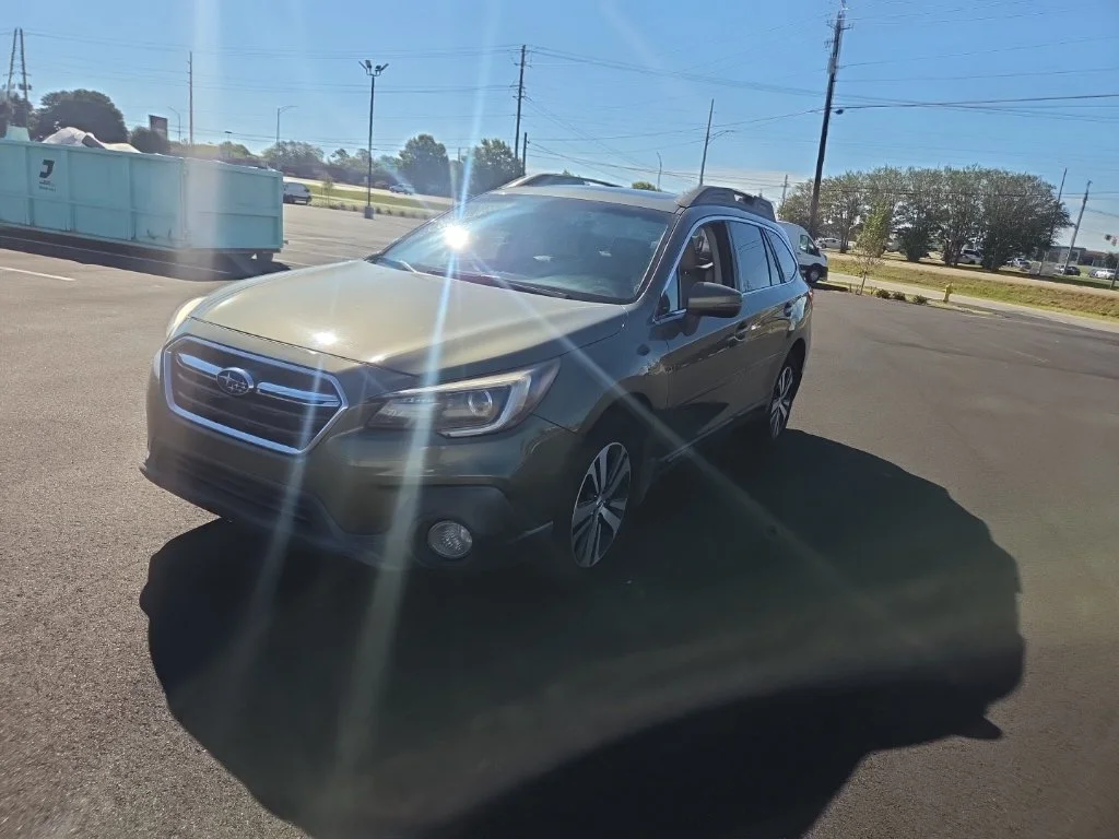 Used 2018 Green Subaru 2.5i image 3