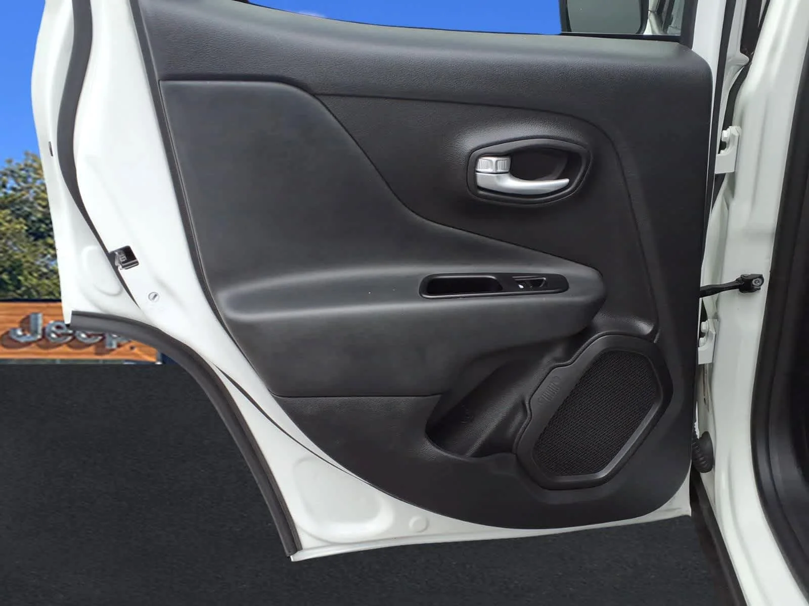 Used 2023 Alpine White Clearcoat Jeep Trailhawk image 27