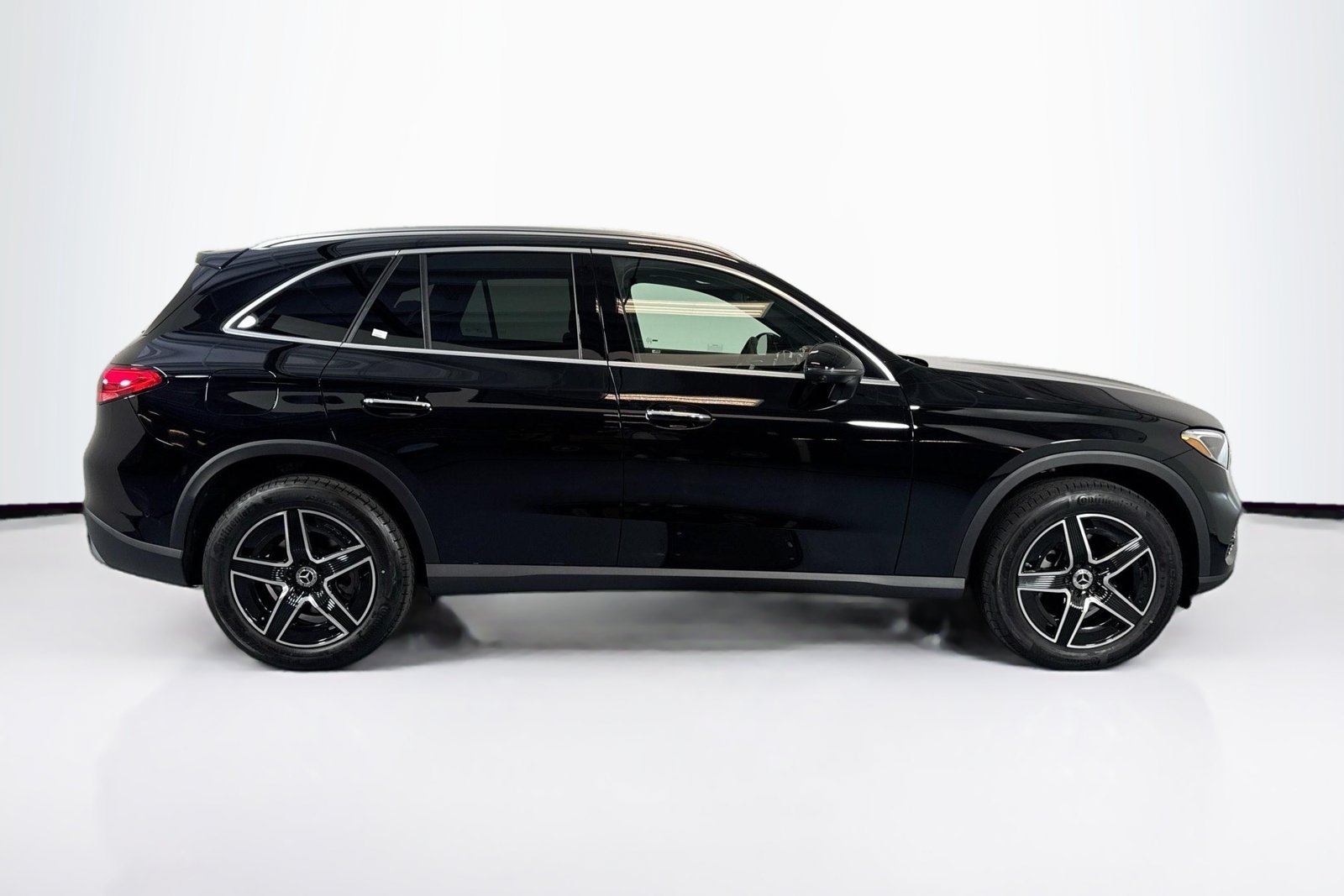 New 2026 Black Mercedes-Benz GLC 300 image 4