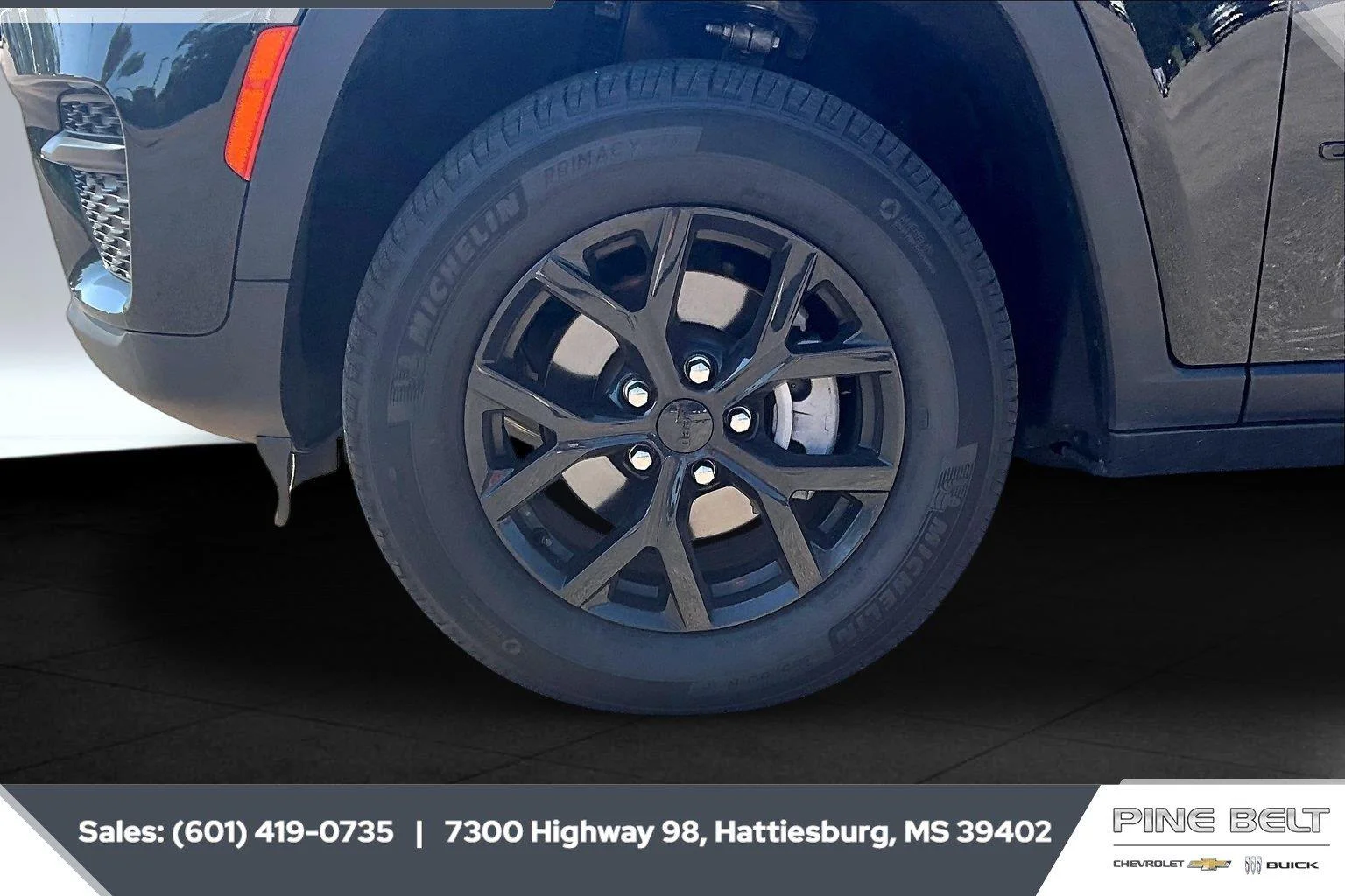 Used 2025 Diamond Black Crystal Pearlcoat Jeep Altitude image 7