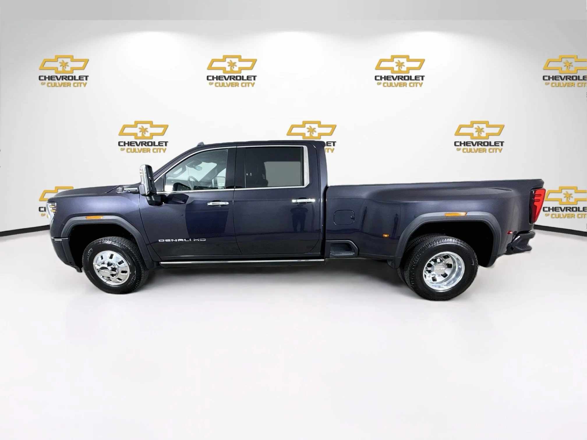 Used 2025 Titanium Rush Metallic GMC Denali Ultimate DRW image 5