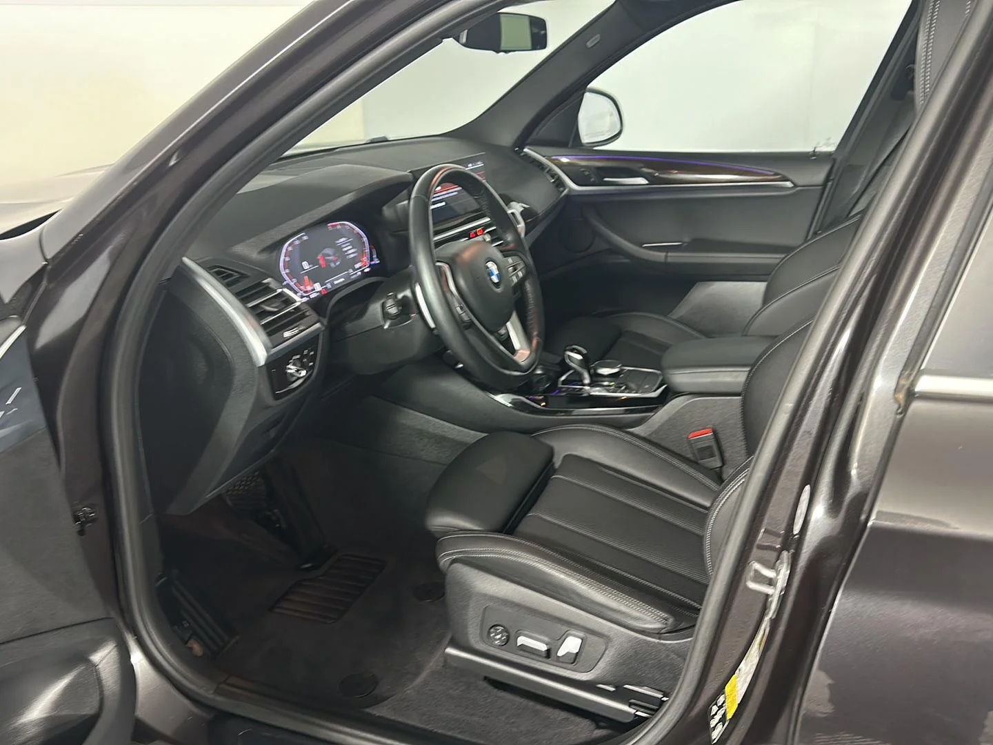 Used 2023 Dark Graphite Metallic BMW xDrive30i image 10