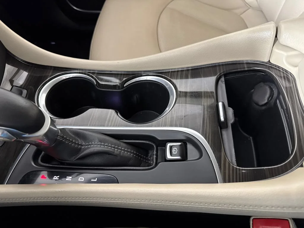 Used 2020 SUMMIT WHITE Buick Premium image 28