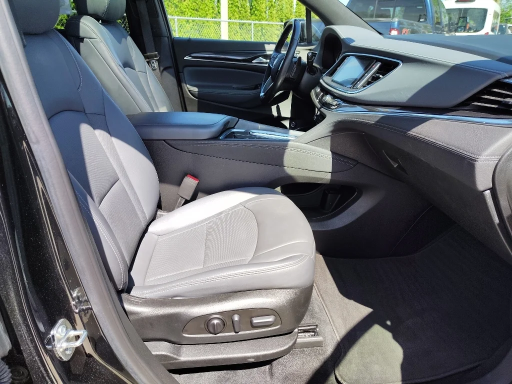 Used 2023 Ebony Twilight Metallic Buick Essence image 17