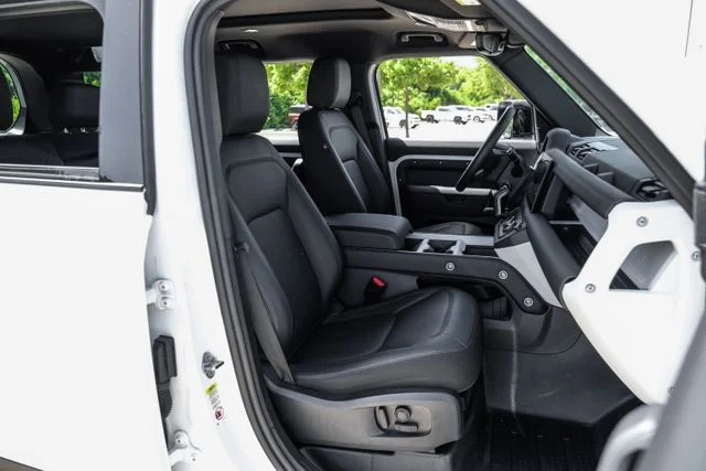 Used 2025 White Land Rover S image 42