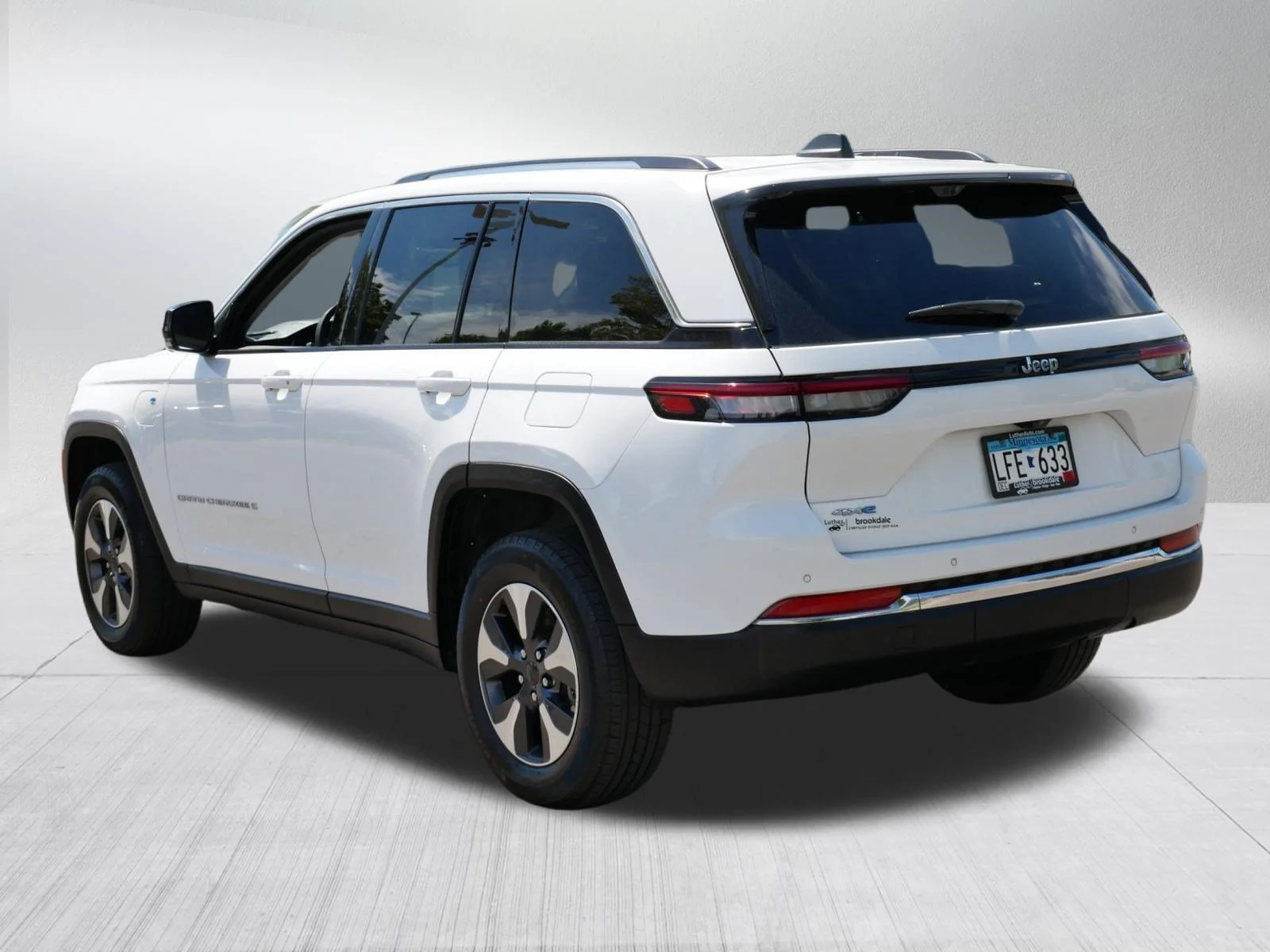 Used 2022 Bright White Clearcoat Jeep  image 5