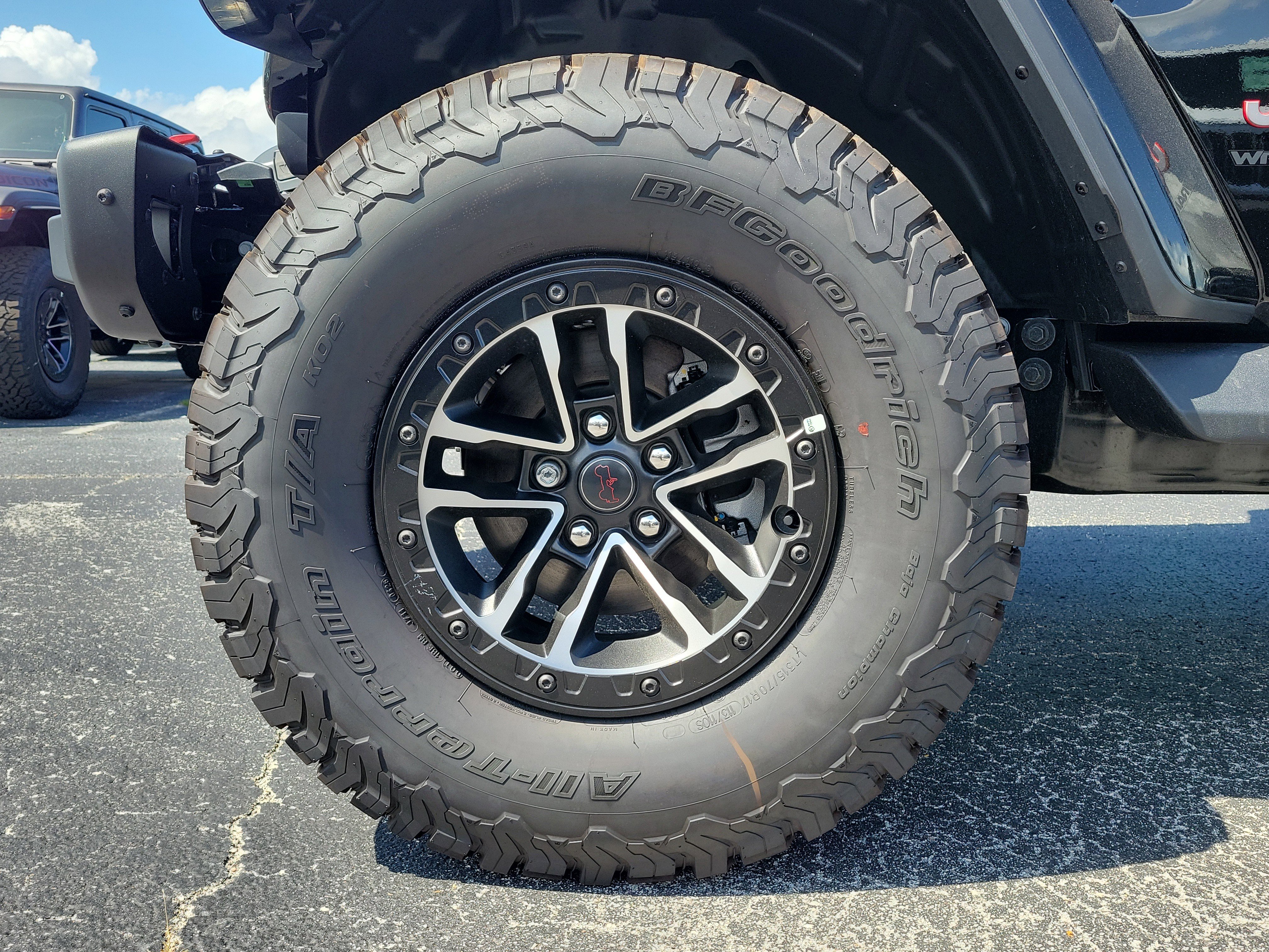 New 2026 Black Clear-Coat Exterior Paint Jeep Rubicon X image 4