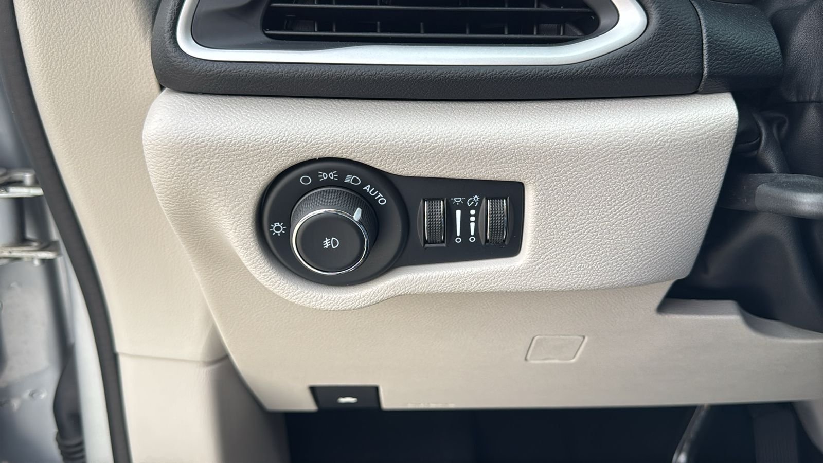 Used 2024 Silver Chrysler Touring L image 20