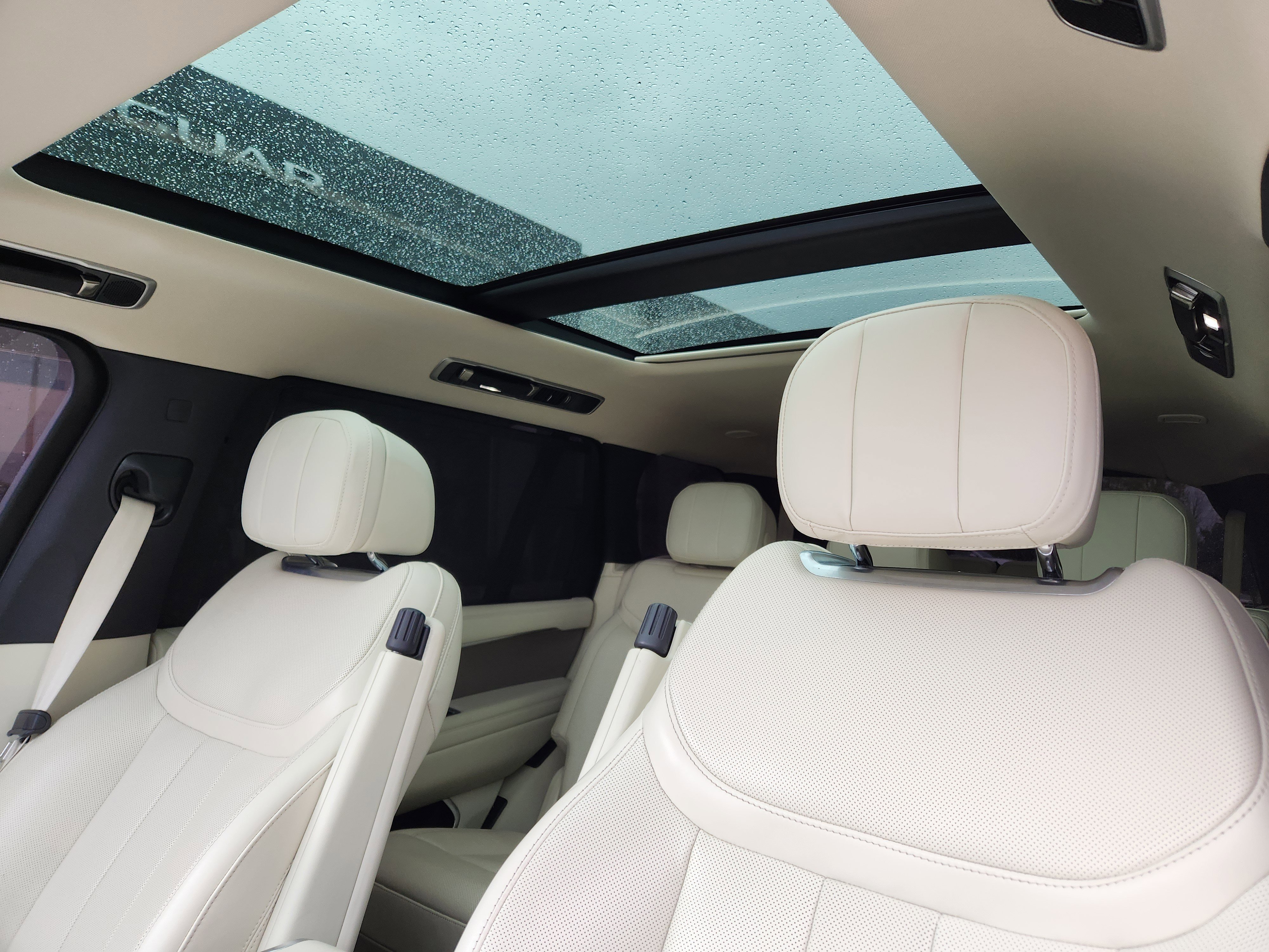 Certified Used 2023 Fuji White Land Rover SE image 12