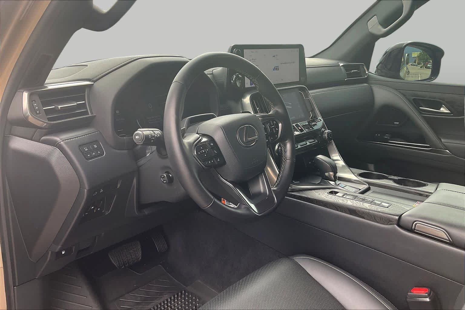 Used 2025 Earth Lexus Overtrail image 16