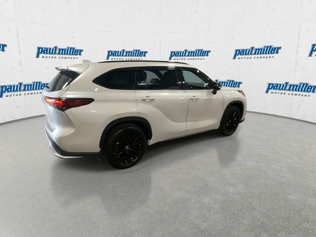 Certified Used 2023 Pearl Toyota XSE image 11