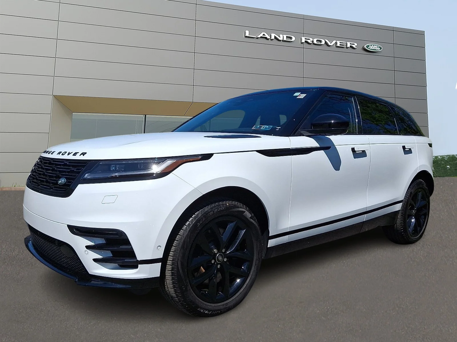 2026 Land Rover Range Rover Velar P250 Dynamic SE's photo