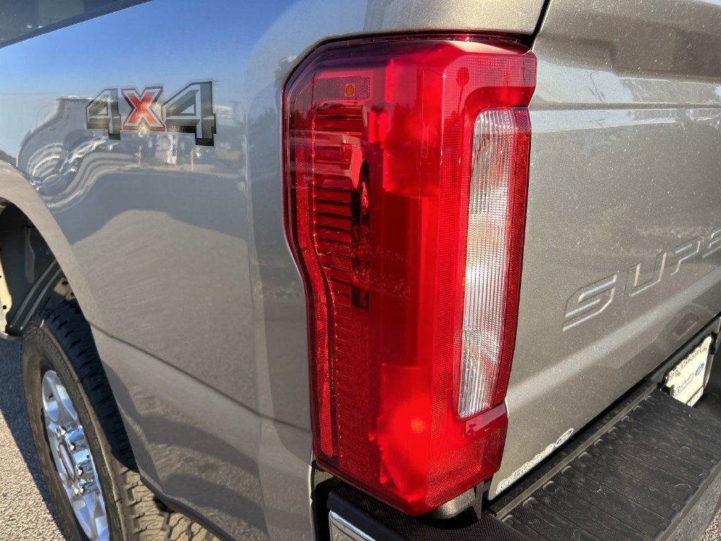 New 2027 Iconic Silver Metallic Ford F-250® XLT image 9