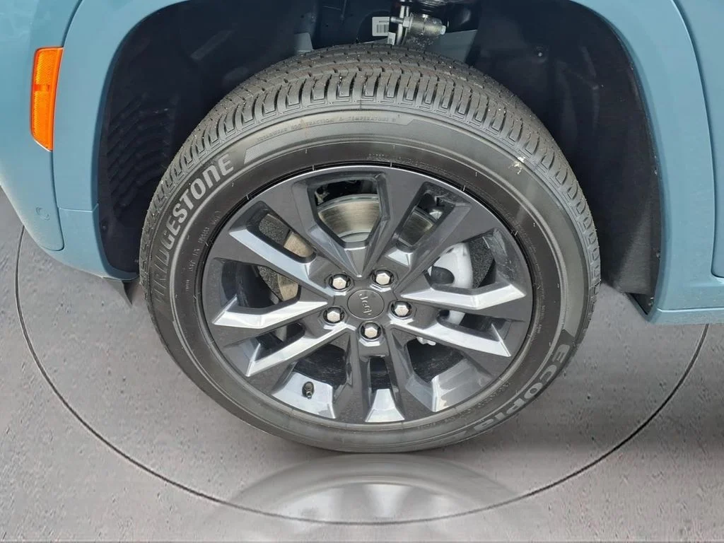 New 2026 Steel Blue Exterior Paint Jeep Limited Reserve image 4