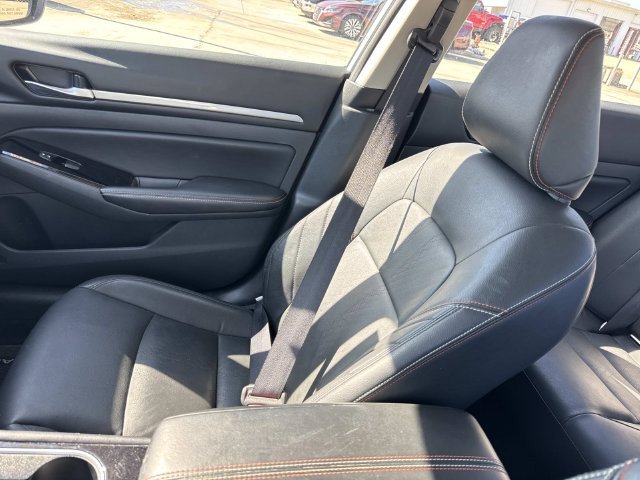 Used 2025 White Nissan 2.5 SR image 35