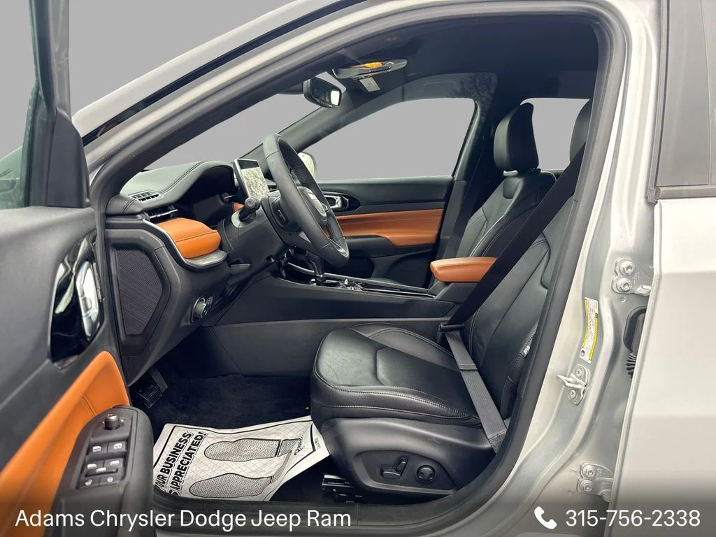 Used 2025 Silver Jeep Limited image 15