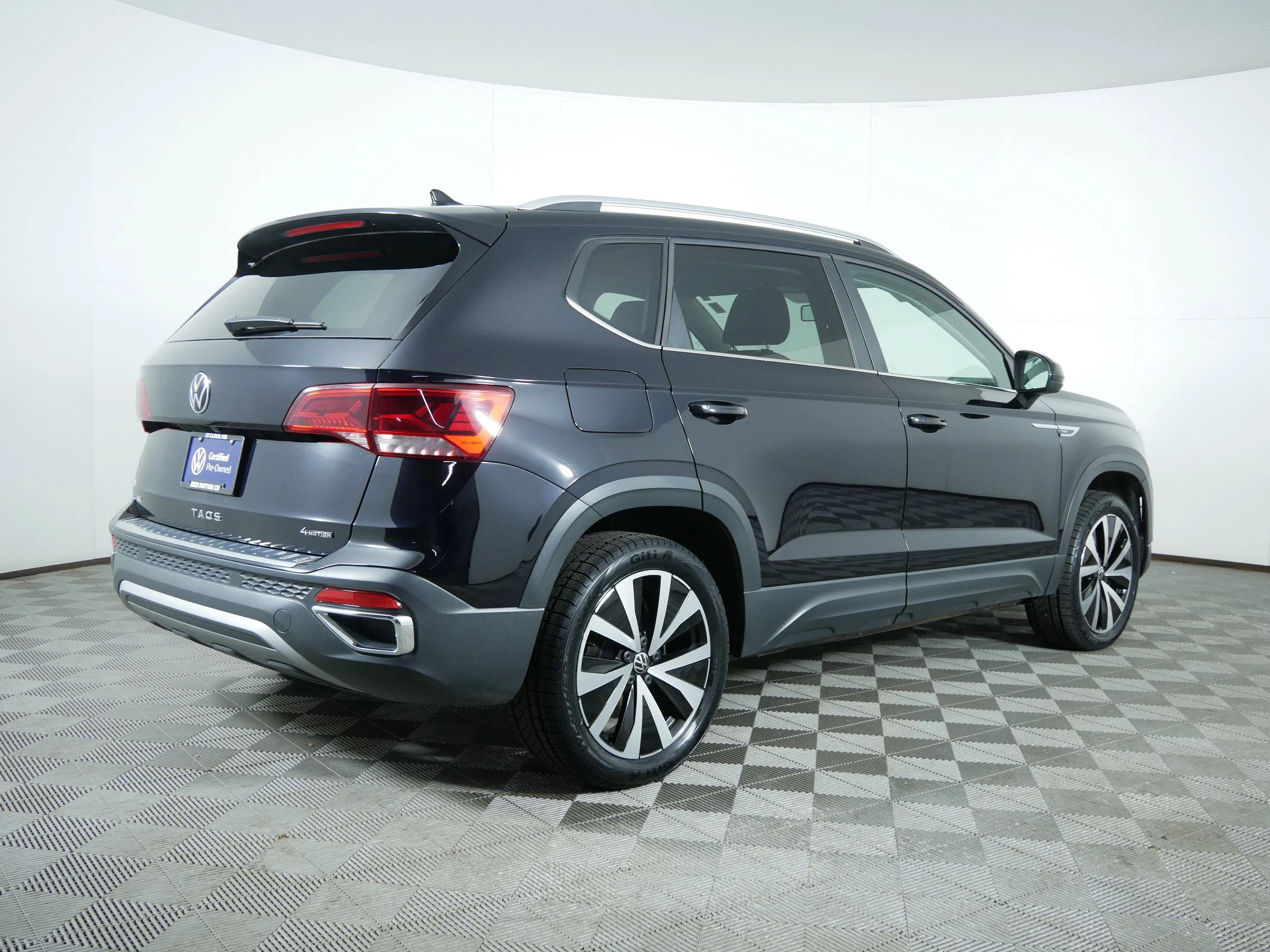 Certified Used 2022 Black Volkswagen SE image 7