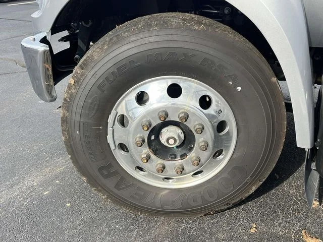 New 2026 Silver Ford Base image 6