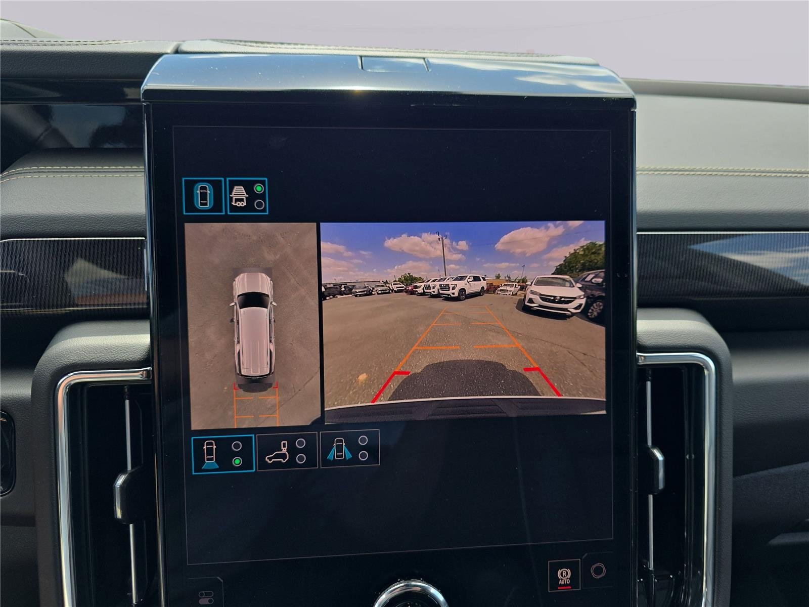 New 2026 Summit White GMC Elevation image 26