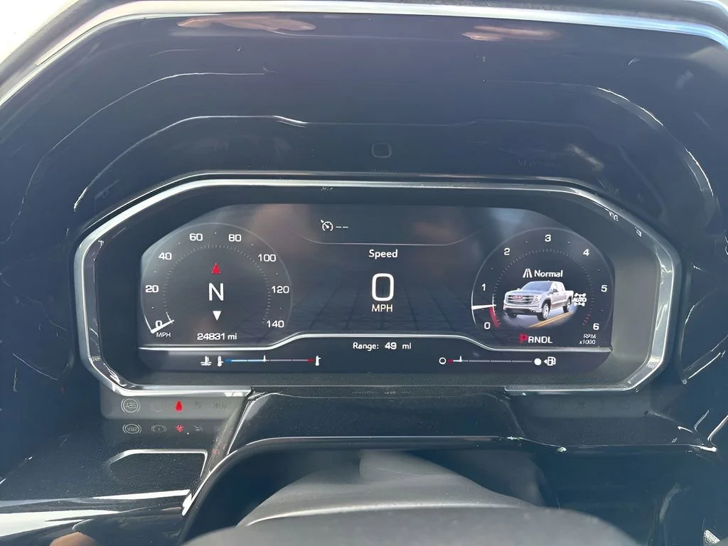 Used 2024 Summit White GMC Elevation image 26